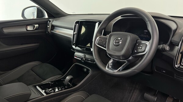 Used Volvo XC40 2025 for sale - 75641113: Photo 4