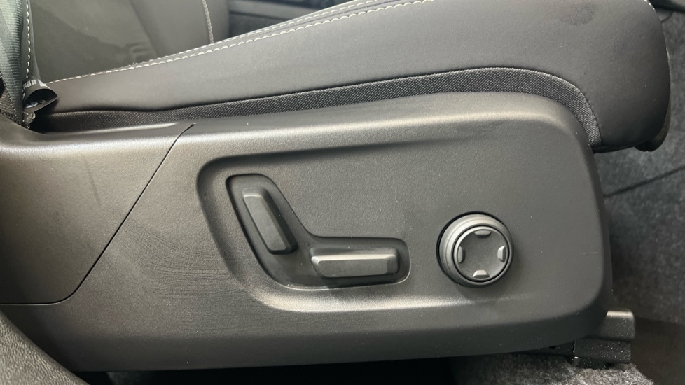 Used Volvo XC40 2025 for sale - 76647806: Photo 28