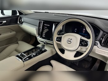 Used Volvo V60 2025 for sale - 77261594: Photo