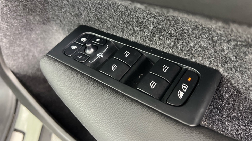 Used Volvo XC40 2023 for sale - 77975497: Photo 23