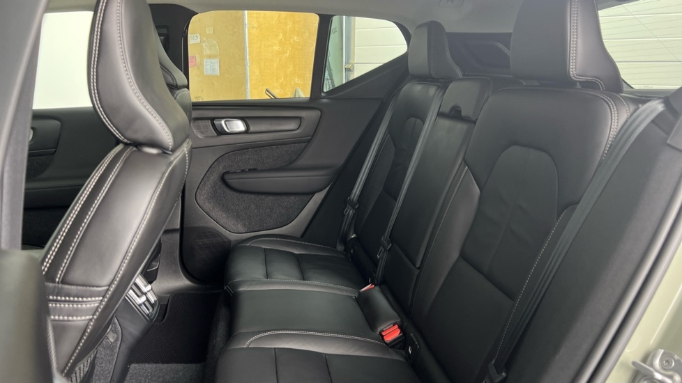 Used Volvo XC40 2023 for sale - 77975497: Photo 32