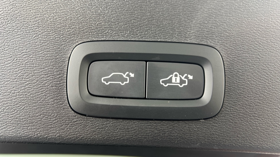 Used Volvo XC40 2023 for sale - 77975497: Photo 34