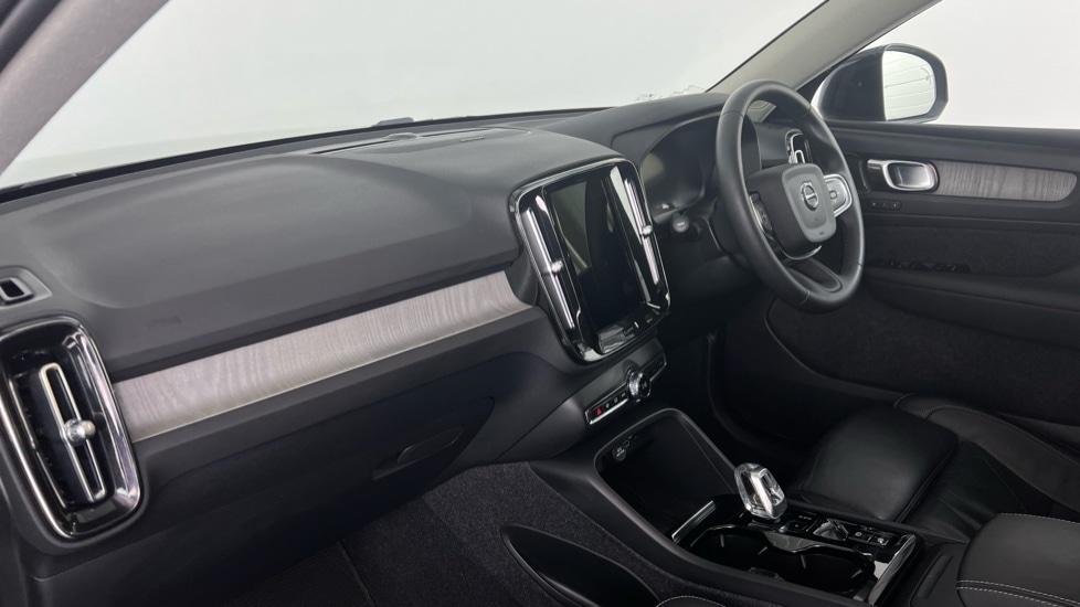 Used Volvo XC40 2023 for sale - 77975497: Photo 42