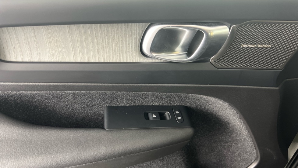 Used Volvo XC40 2023 for sale - 77975497: Photo 44