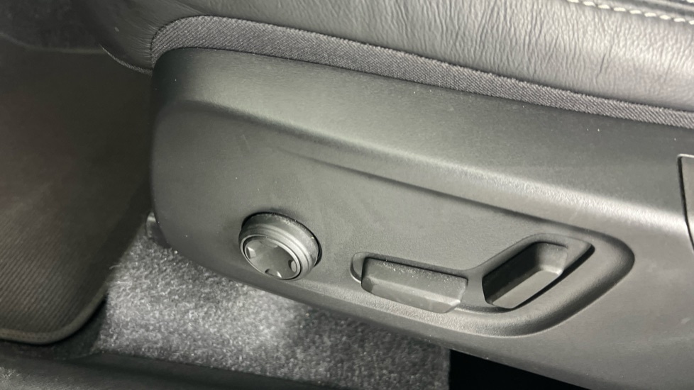 Used Volvo XC40 2023 for sale - 77975497: Photo 45