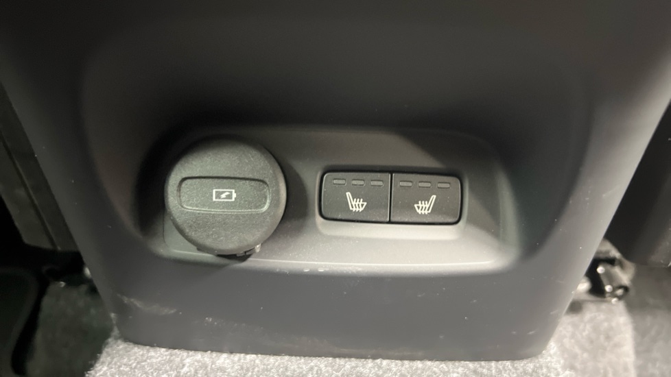 Used Volvo XC40 2023 for sale - 77975497: Photo 54