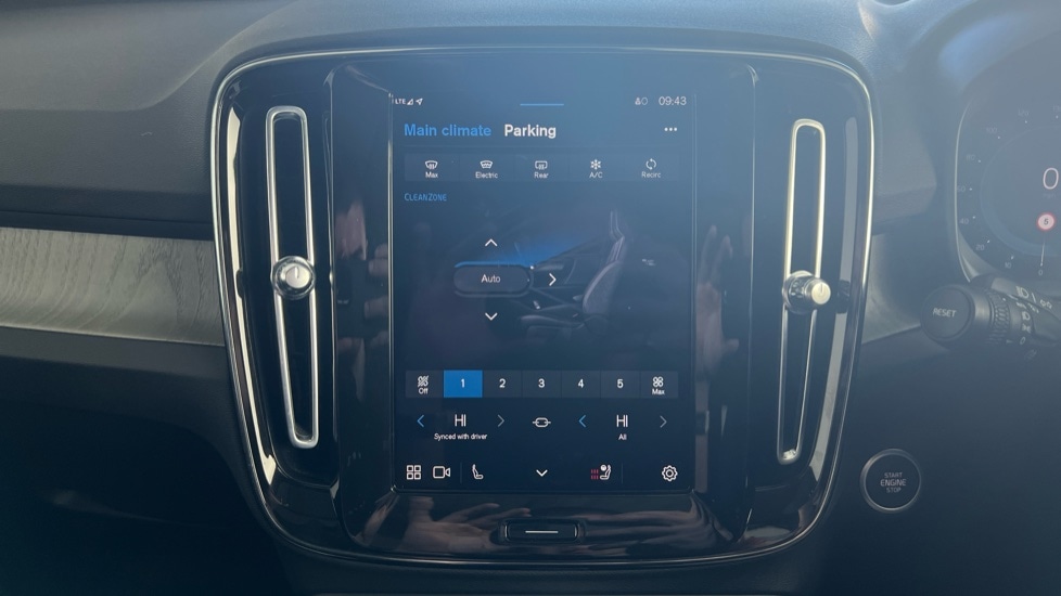 Used Volvo XC40 2023 for sale - 77975497: Photo 59