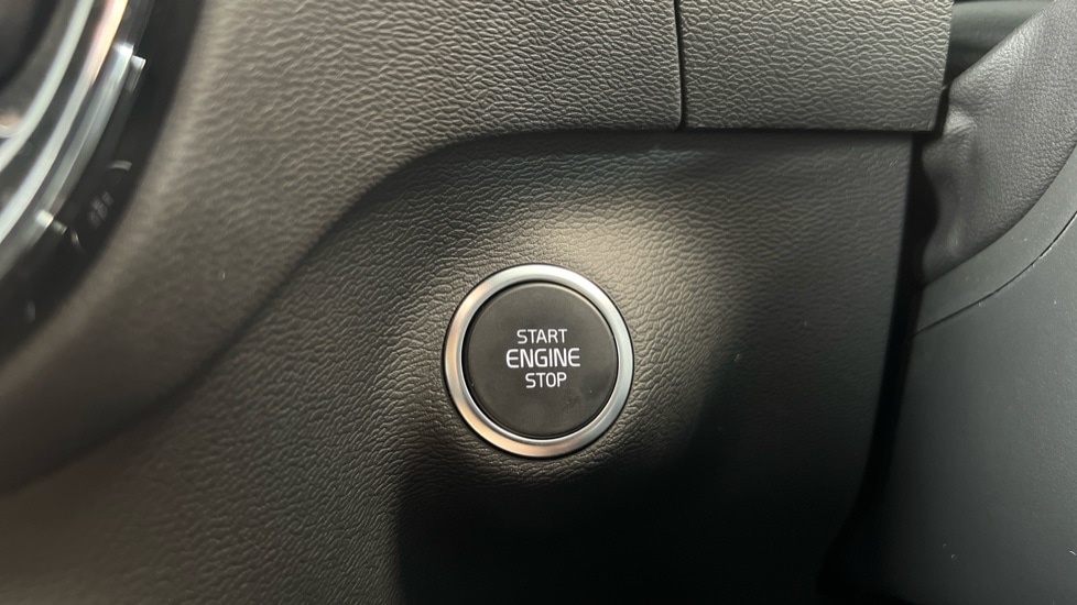 Used Volvo XC40 2025 for sale - 76544532: Photo 25