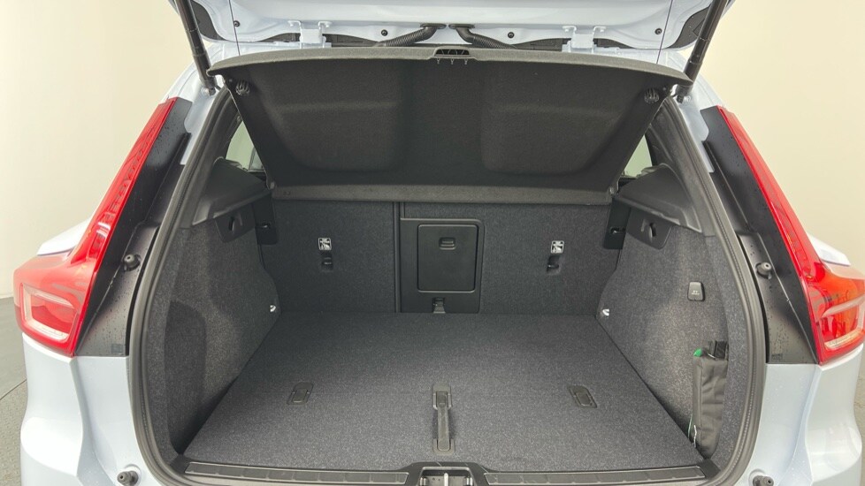 Used Volvo XC40 2025 for sale - 75565356: Photo 13