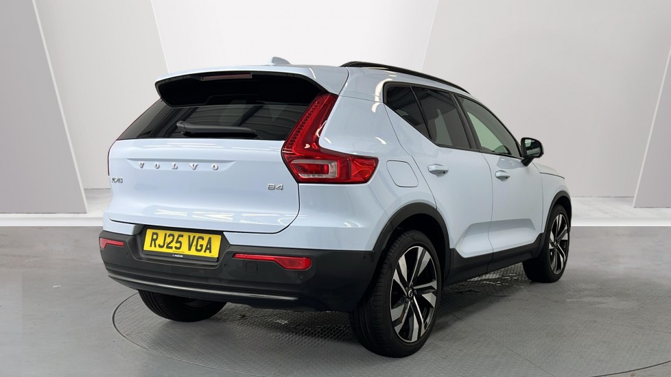 Used Volvo XC40 2025 for sale - 75565356: Photo 2