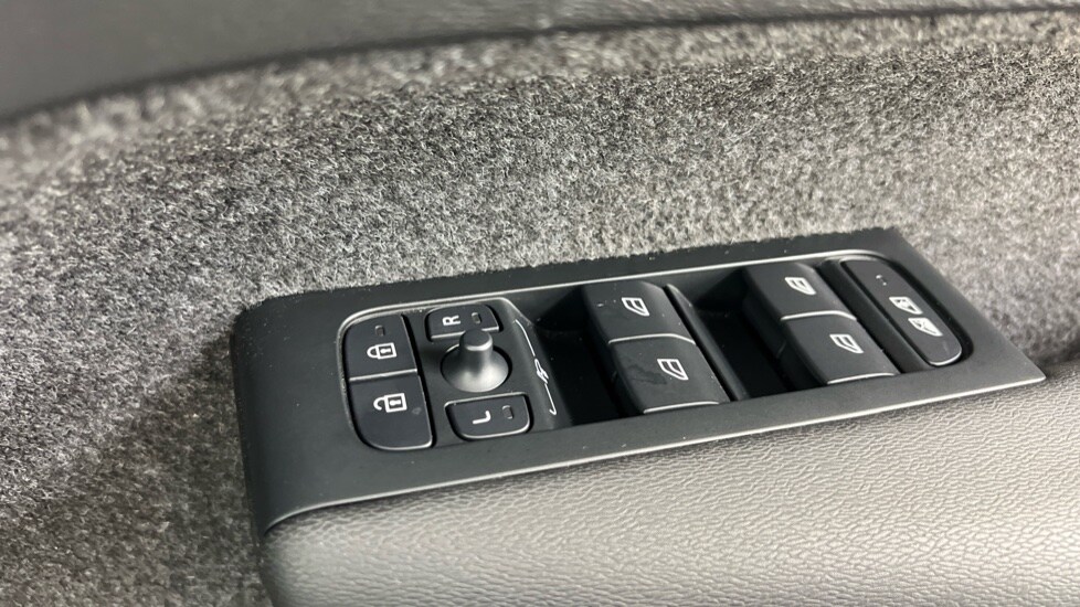 Used Volvo XC40 2025 for sale - 75565356: Photo 22