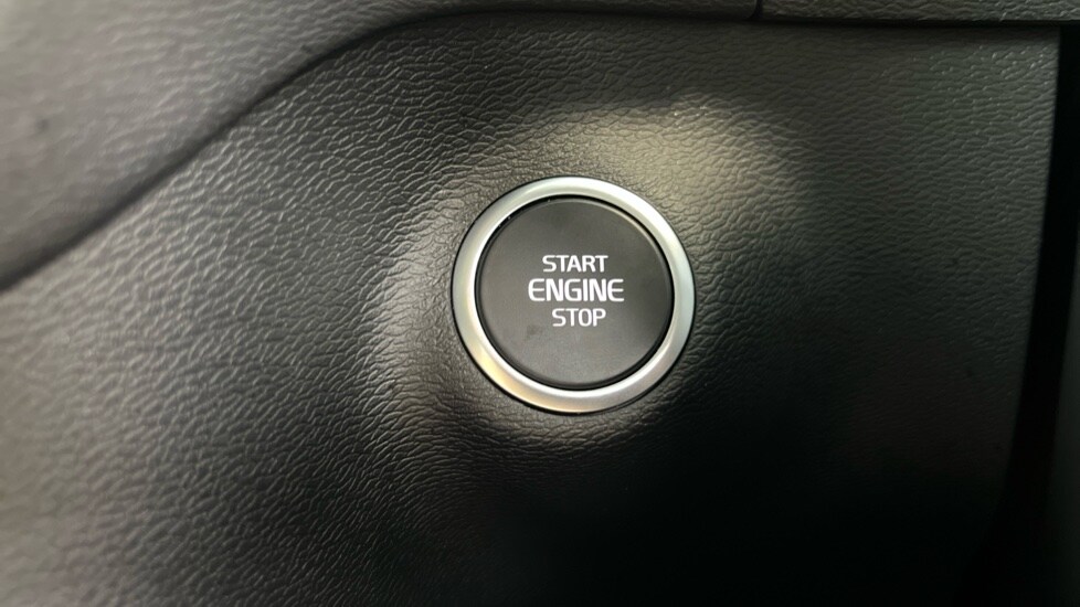 Used Volvo XC40 2025 for sale - 75565356: Photo 25