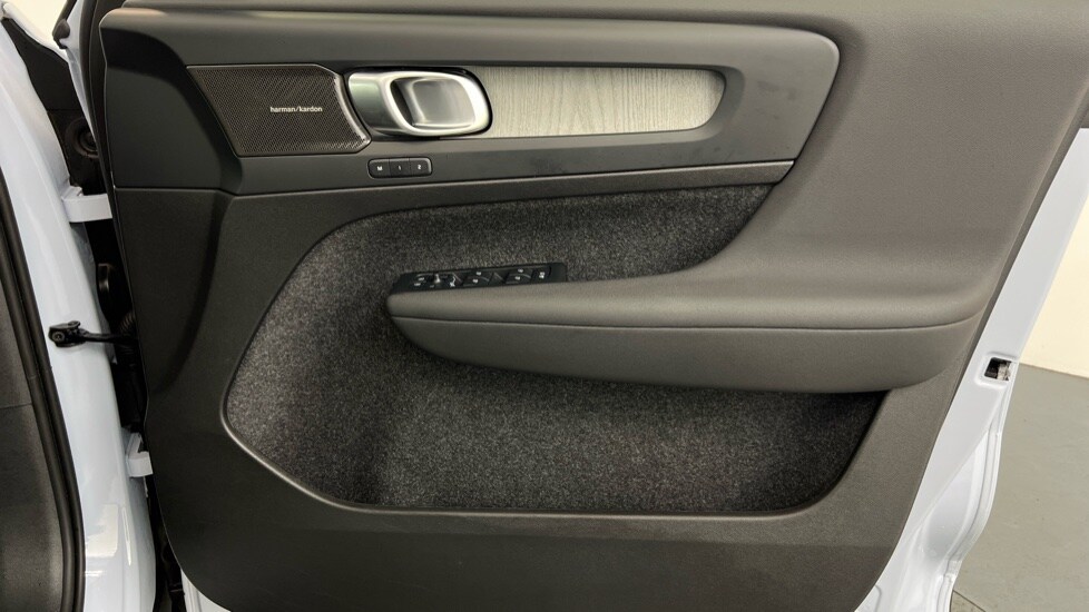 Used Volvo XC40 2025 for sale - 75565356: Photo 27