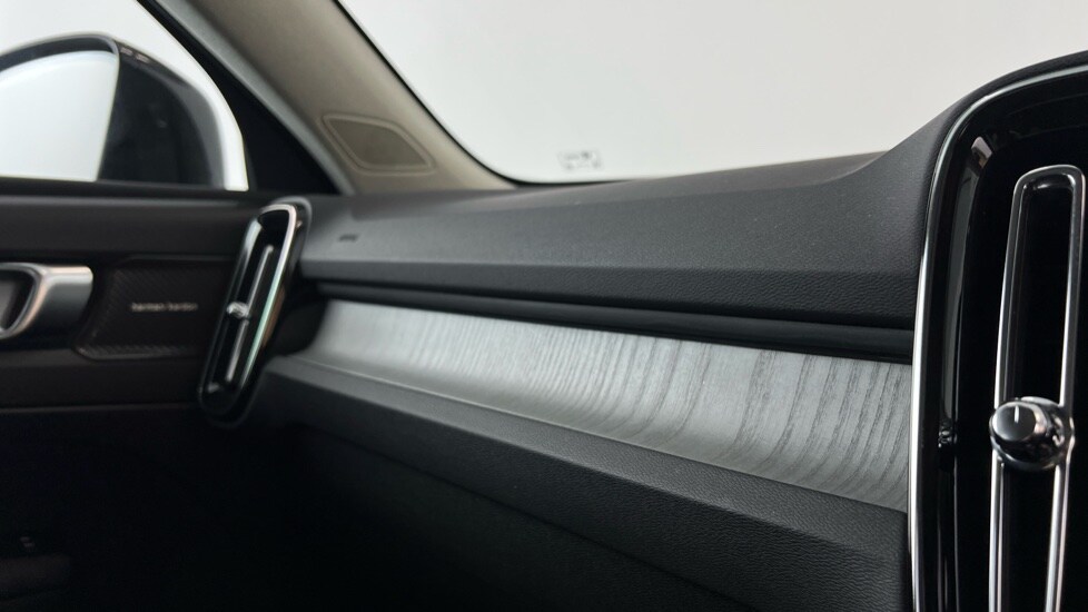 Used Volvo XC40 2025 for sale - 75565356: Photo 34