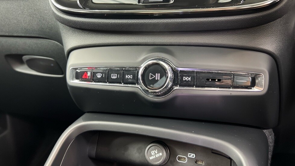 Used Volvo XC40 2025 for sale - 75565356: Photo 35