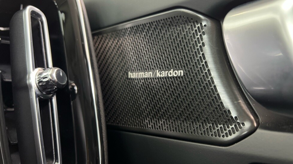 Used Volvo XC40 2025 for sale - 75565356: Photo 37