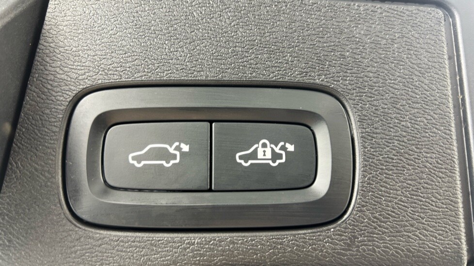 Used Volvo XC60 2021 for sale - 76276112: Photo 32