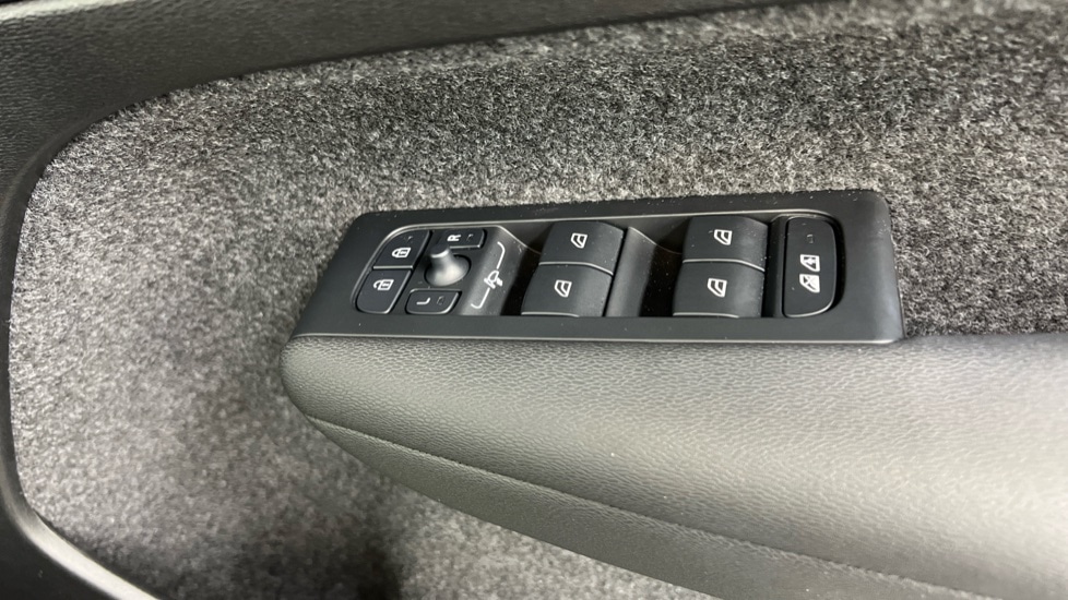 Used Volvo XC40 2025 for sale - 76704429: Photo 22