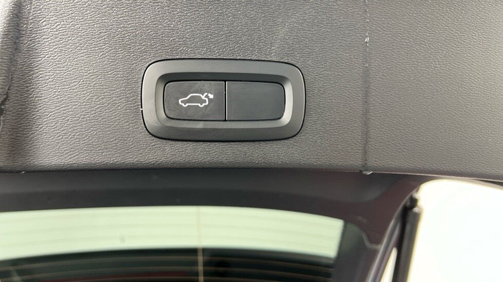 Used Volvo XC40 2022 for sale - 76124300: Photo 32