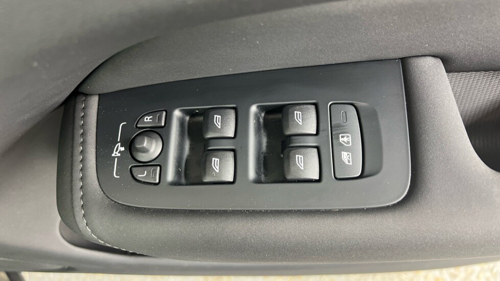 Used Volvo XC60 2025 for sale - 78206652: Photo 23