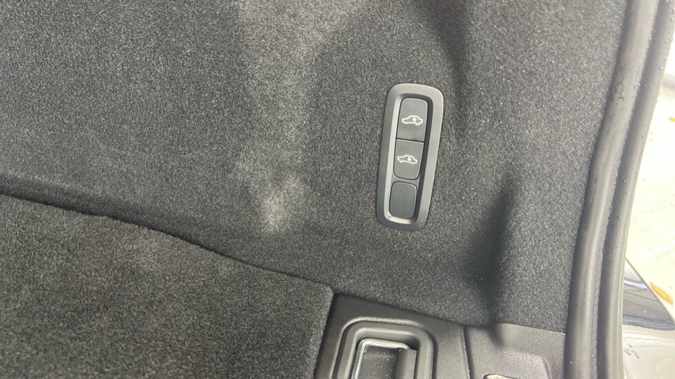 Used Volvo XC60 2025 for sale - 78206652: Photo 36