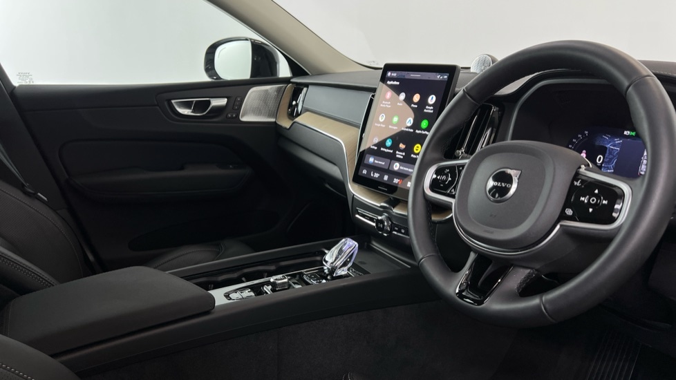 Used Volvo XC60 2025 for sale - 76630268: Photo 4