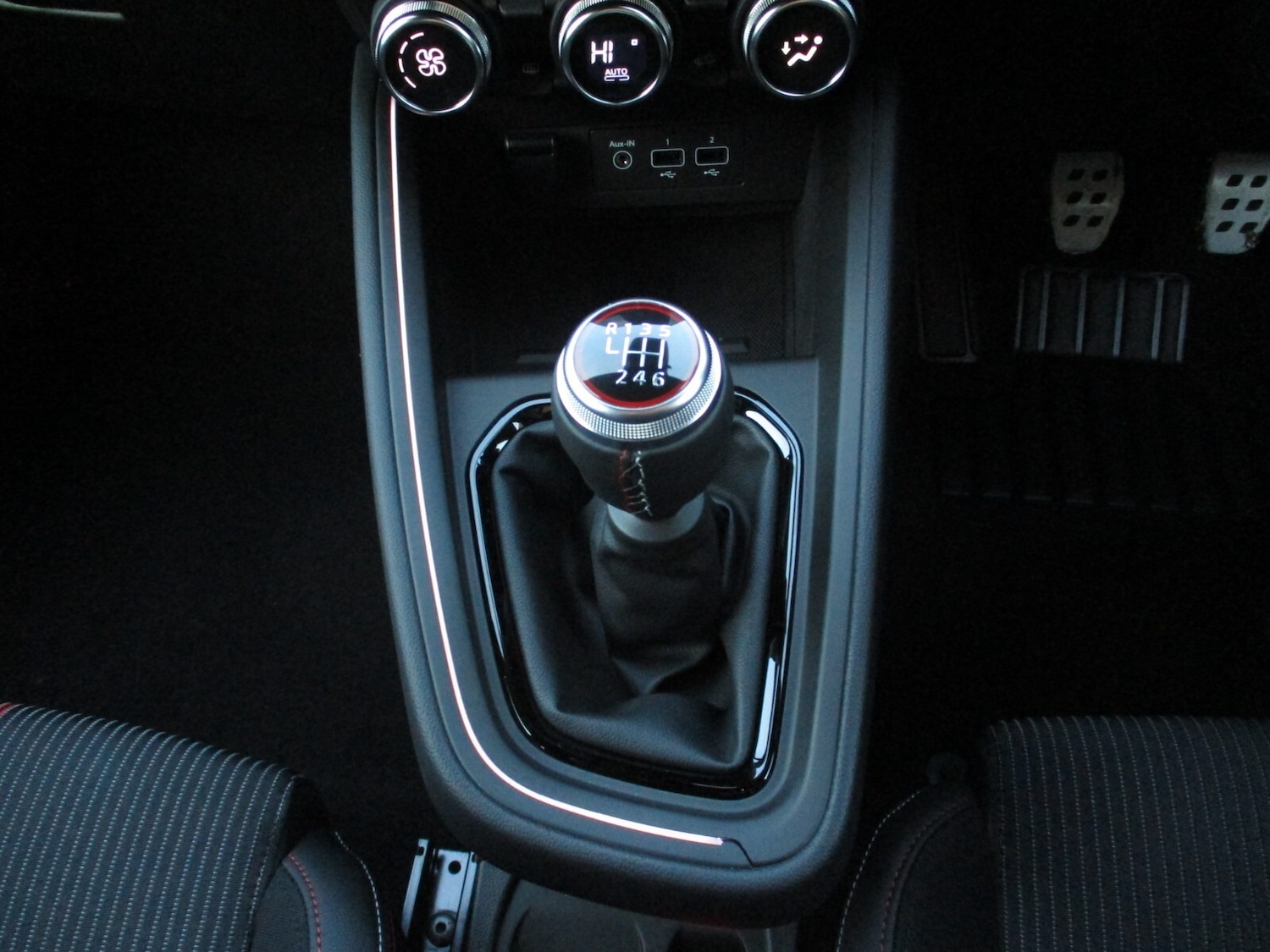 Used Renault Clio for sale - 77063420: Photo 15