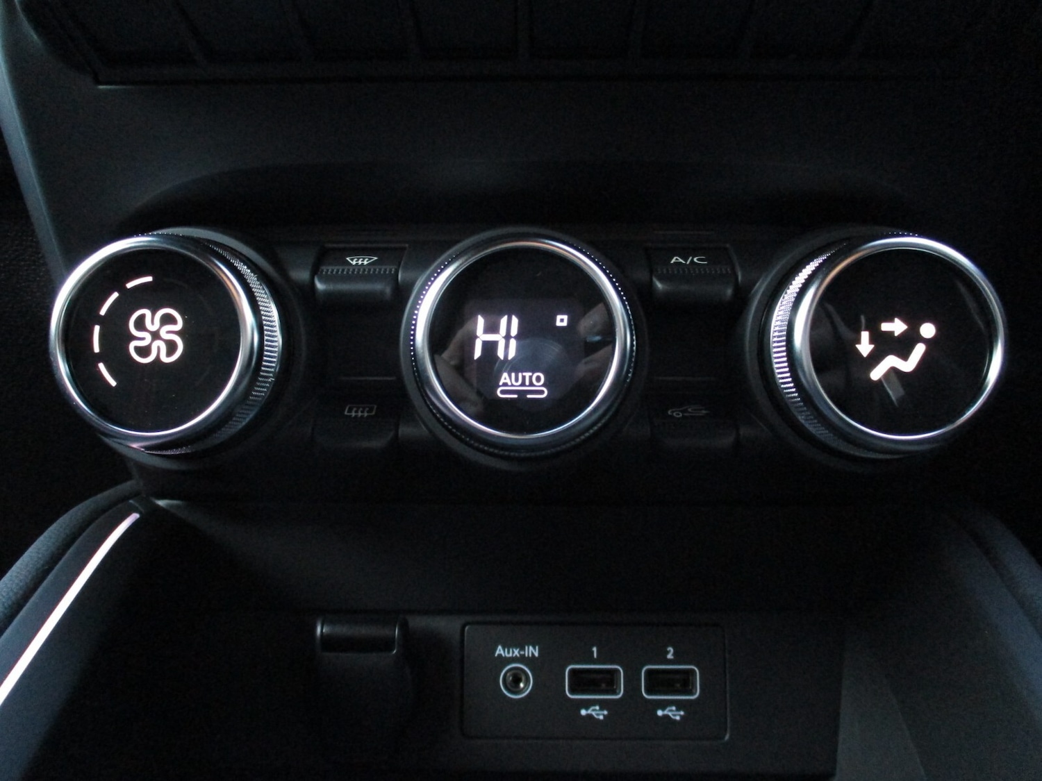 Used Renault Clio for sale - 77063420: Photo 16