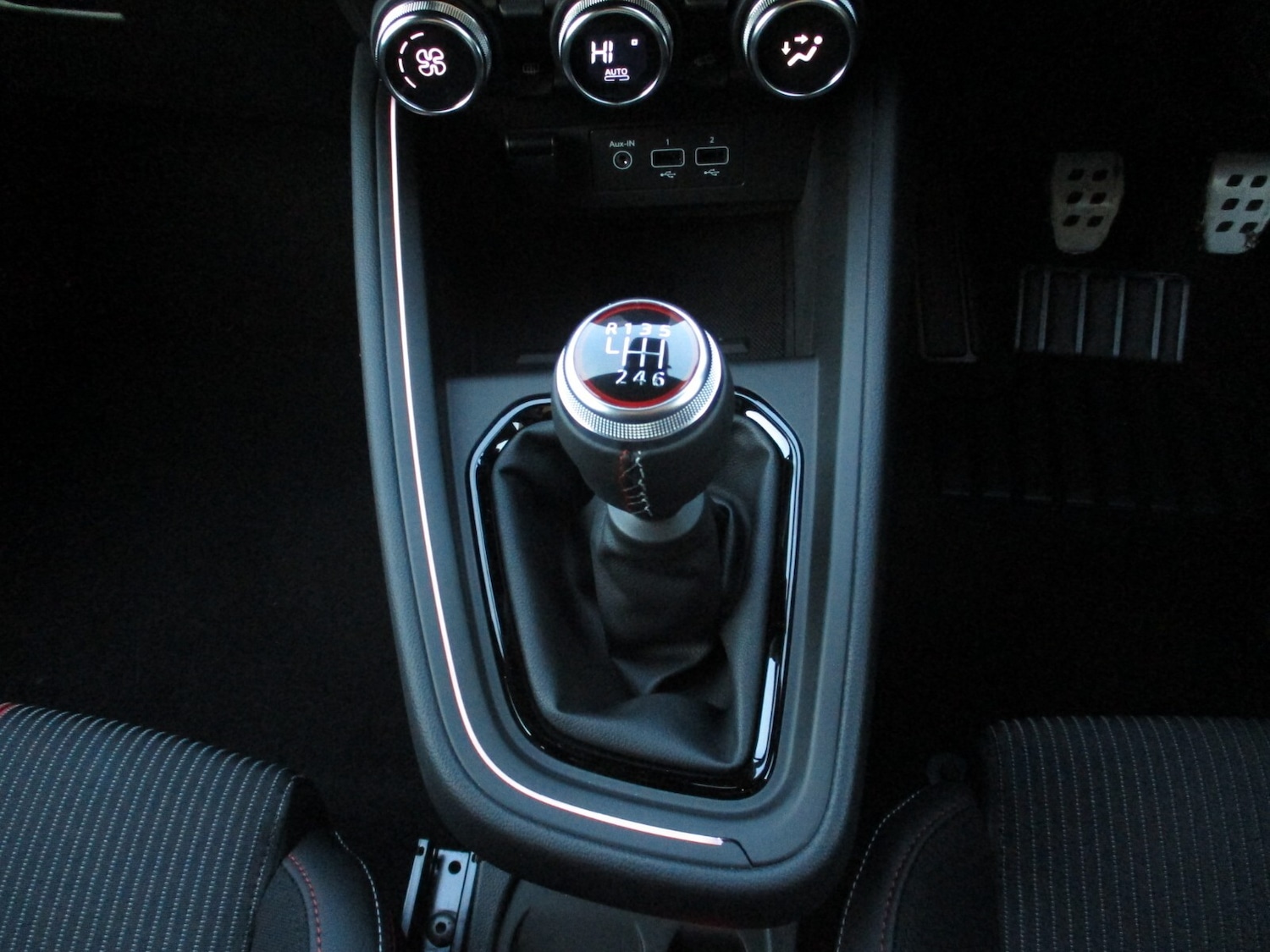 Used Renault Clio for sale - 77492596: Photo 15