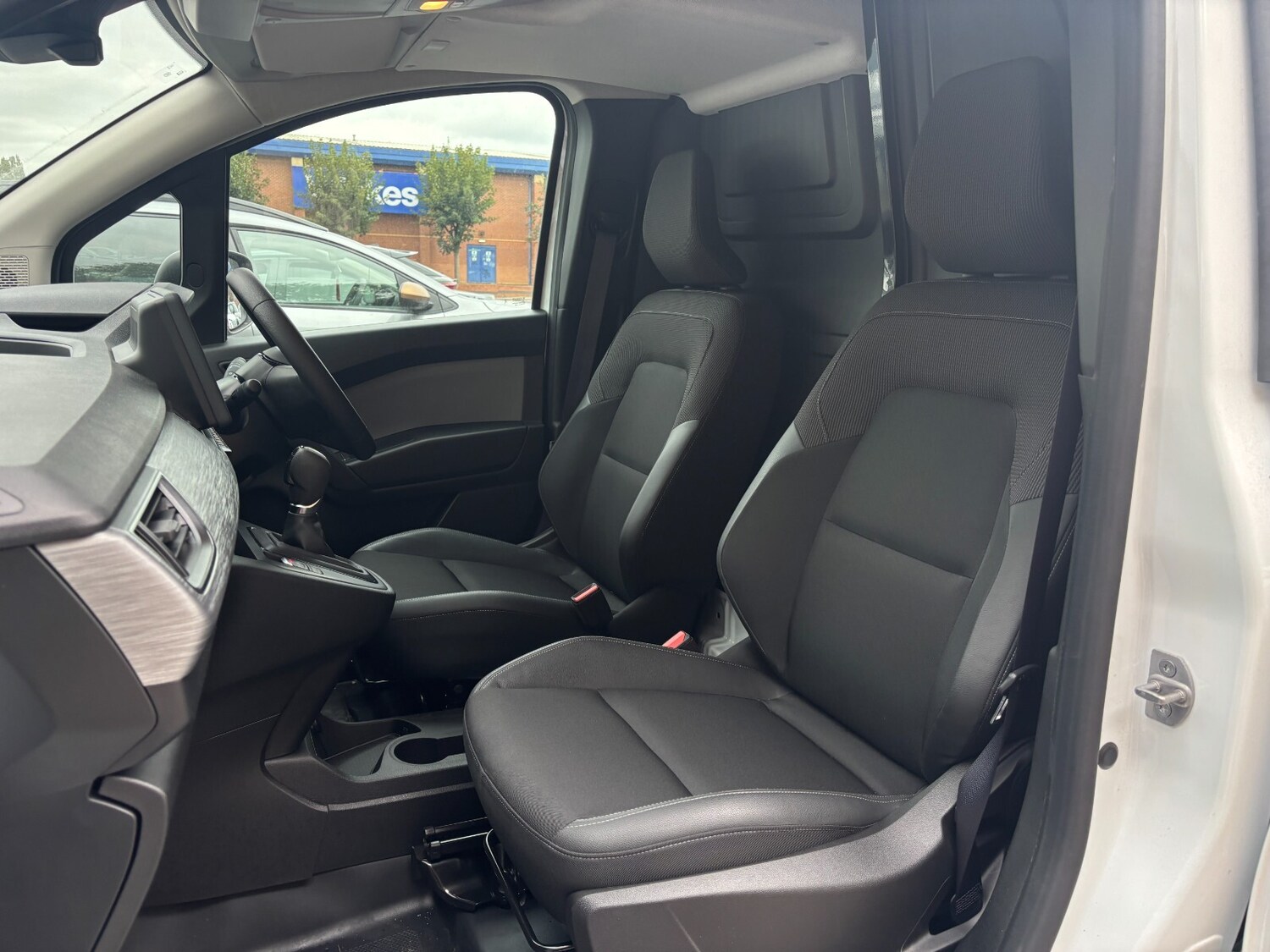 Used Renault Kangoo 2024 for sale - 76124328: Photo 11