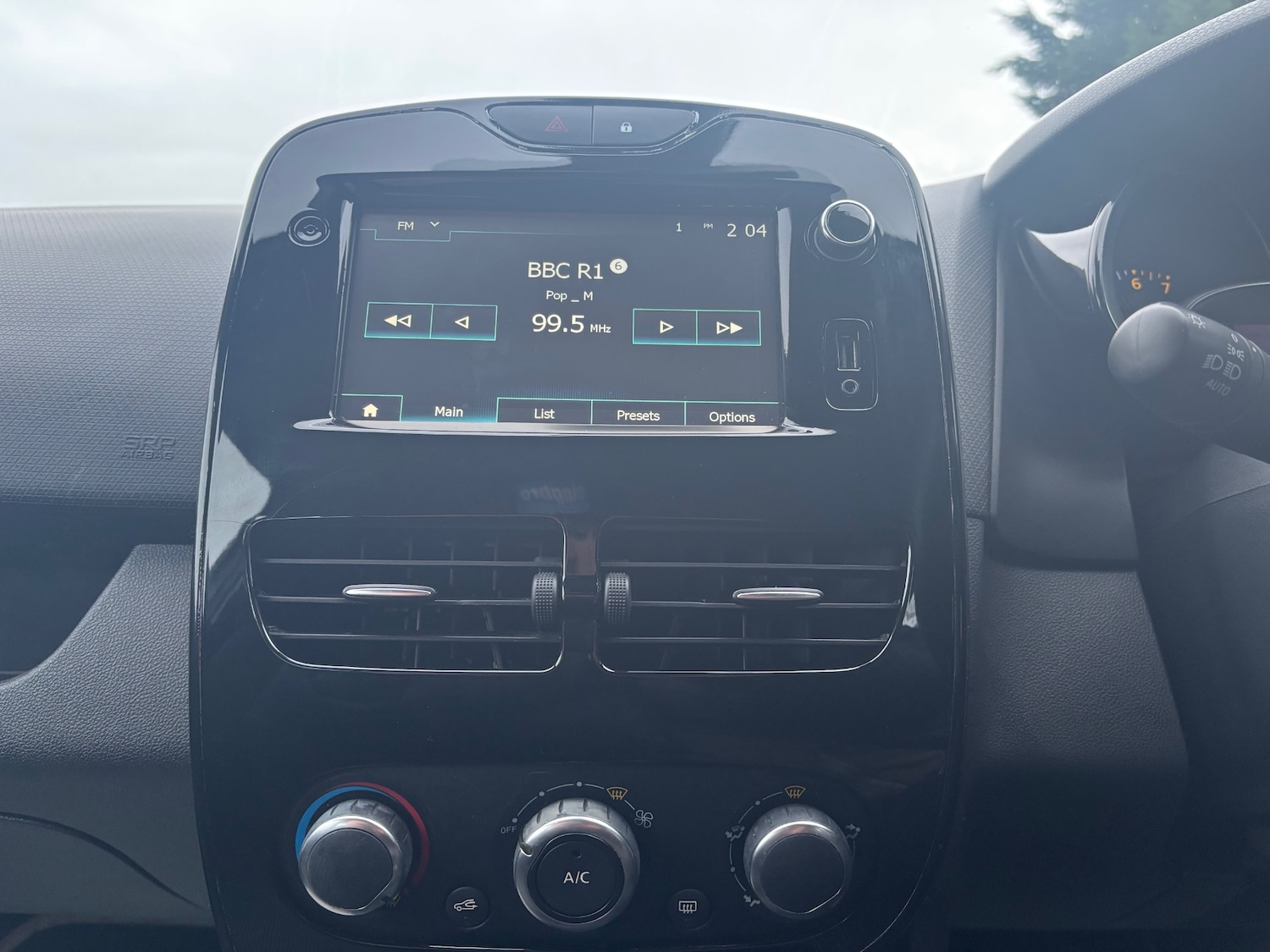 Used Renault Clio 2015 for sale - 77137924: Photo 13