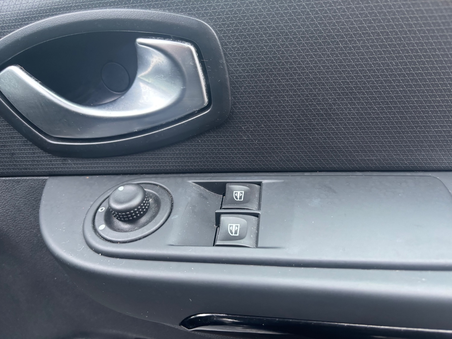 Used Renault Clio 2015 for sale - 77137924: Photo 15