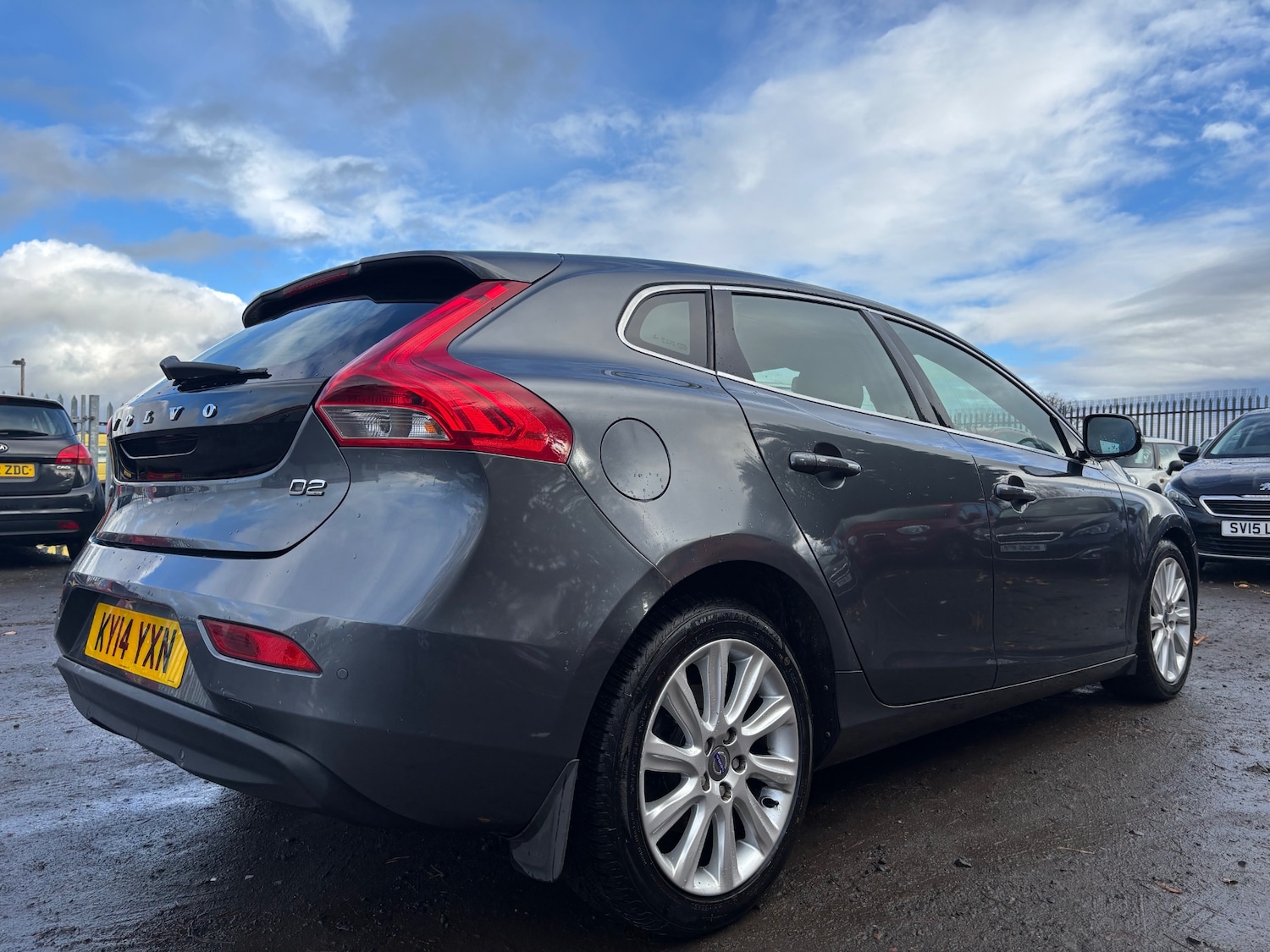 Used Volvo V40 2014 for sale - 76412065: Photo 7