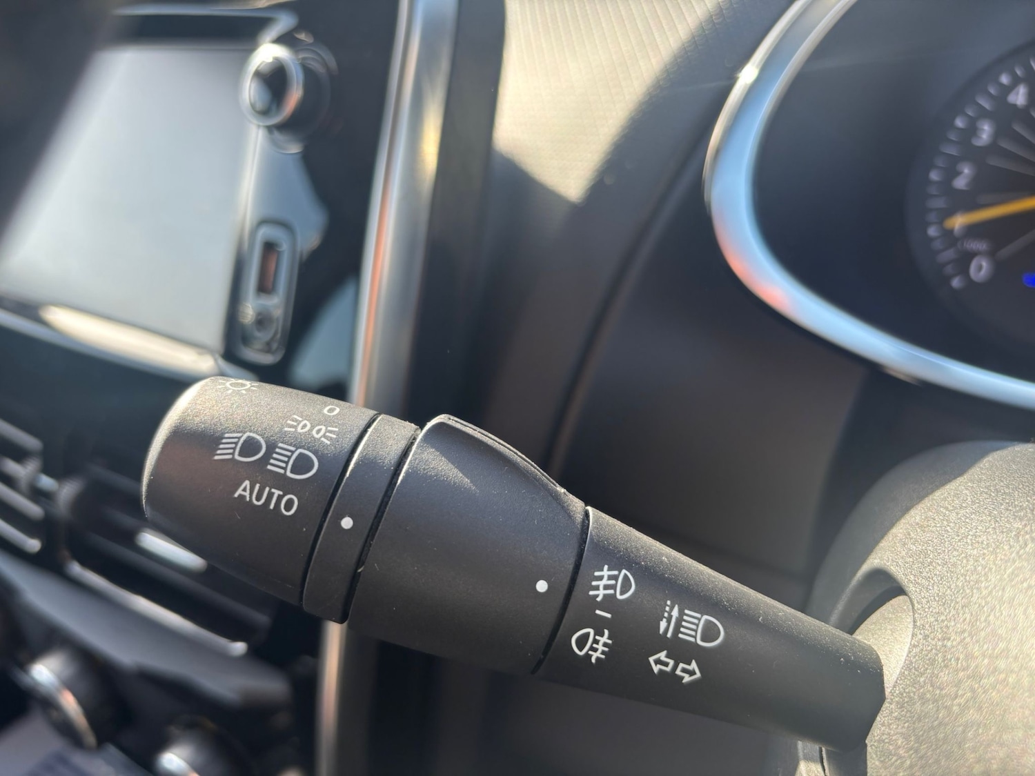 Used Renault Clio 2015 for sale - 78224445: Photo 16