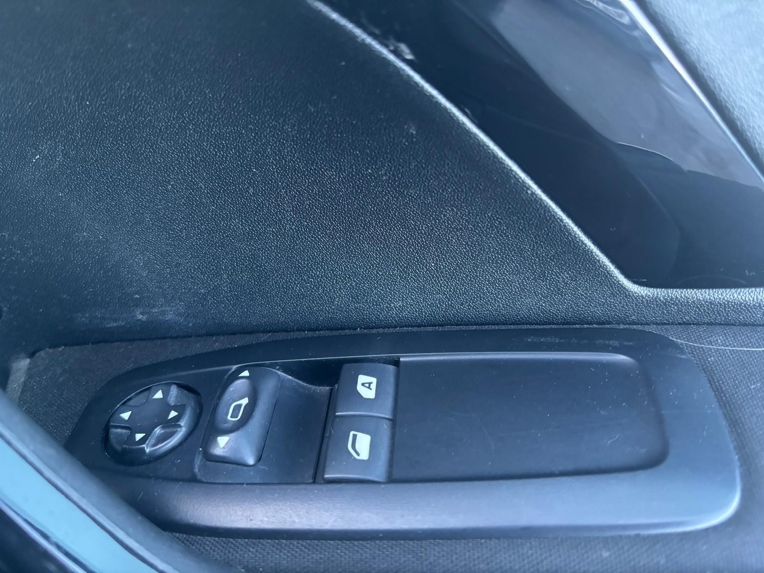 Used Peugeot 208 2014 for sale - 77353975: Photo 16