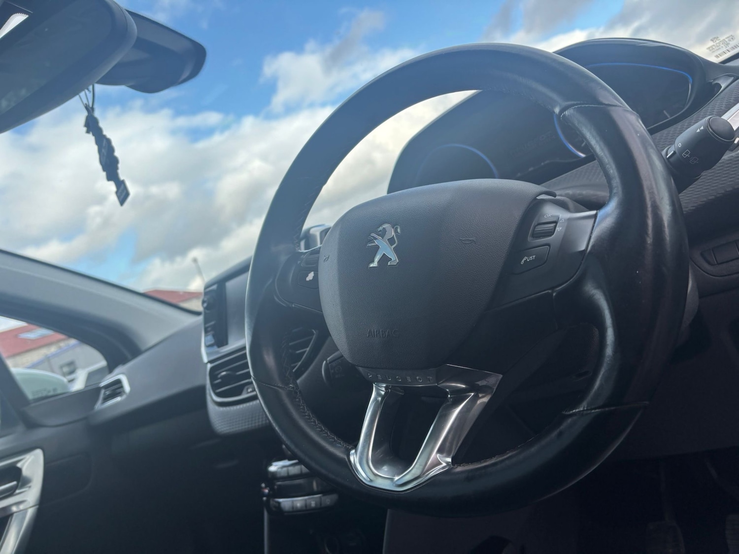 Used Peugeot 2008 2016 for sale - 77804247: Photo 10