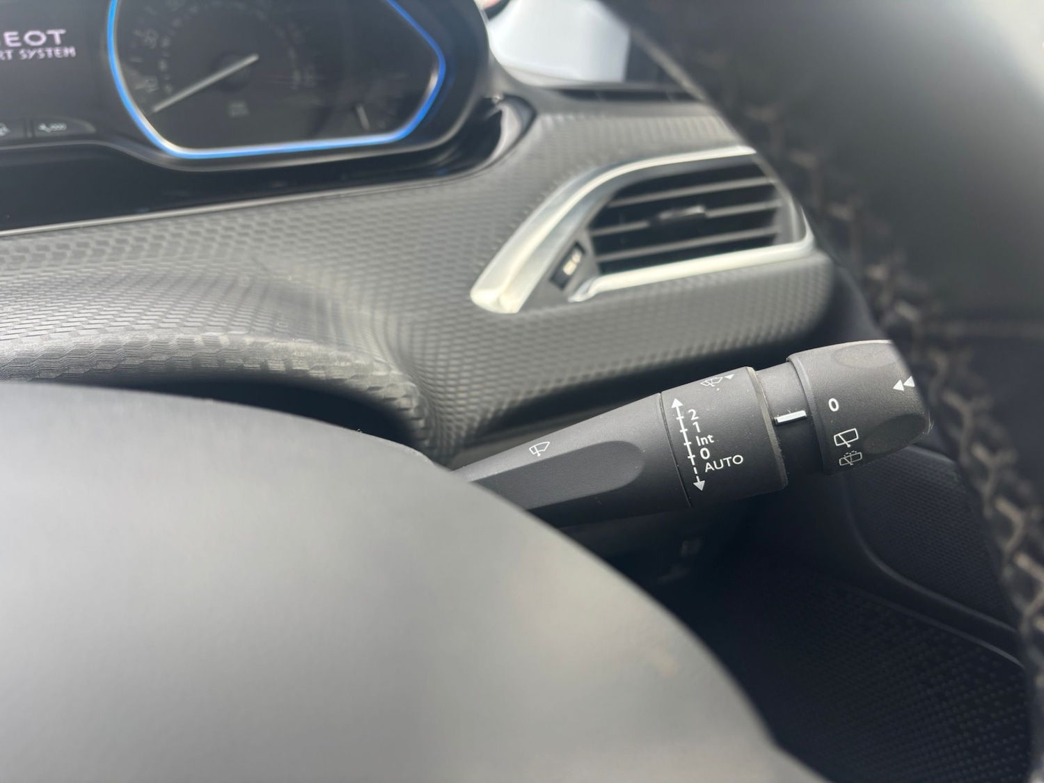 Used Peugeot 2008 2016 for sale - 77804247: Photo 16