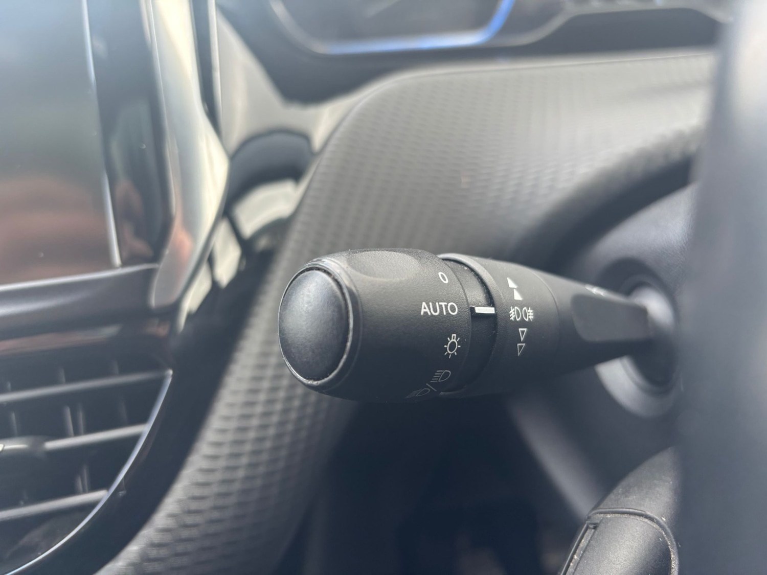 Used Peugeot 2008 2016 for sale - 77804247: Photo 17