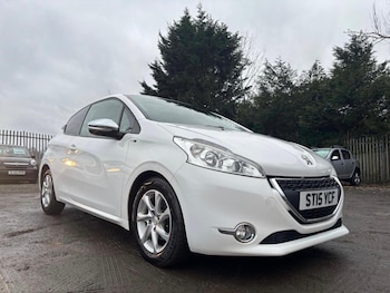Used Peugeot 208 2015 for sale - 77274700: Photo