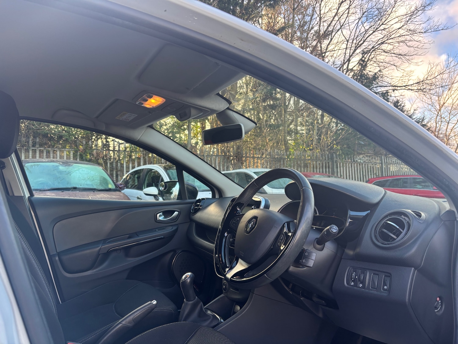 Used Renault Clio 2015 for sale - 77210078: Photo 10