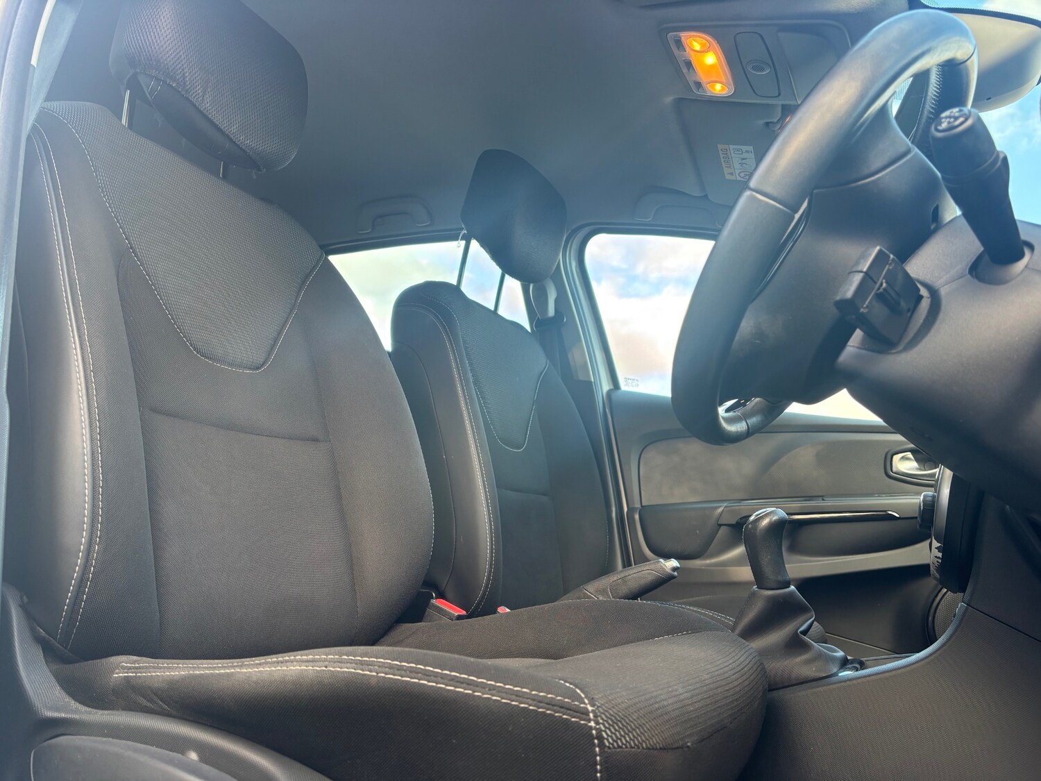 Used Renault Clio 2015 for sale - 77210078: Photo 11