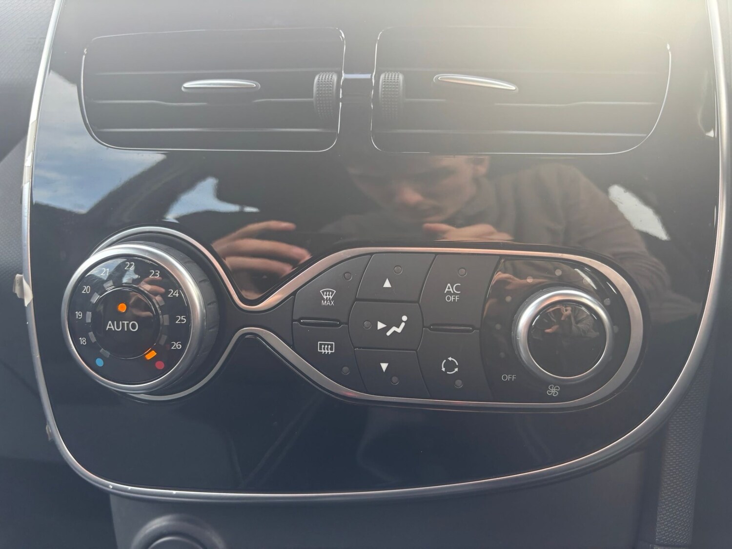 Used Renault Clio 2015 for sale - 78179916: Photo 14