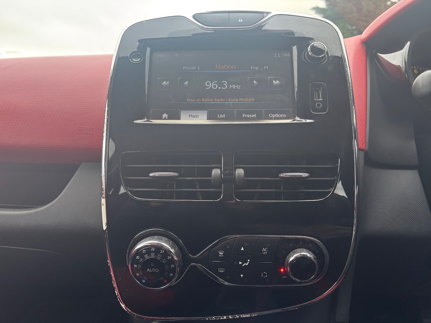 Used Renault Clio 2014 for sale - 76834697: Photo 12