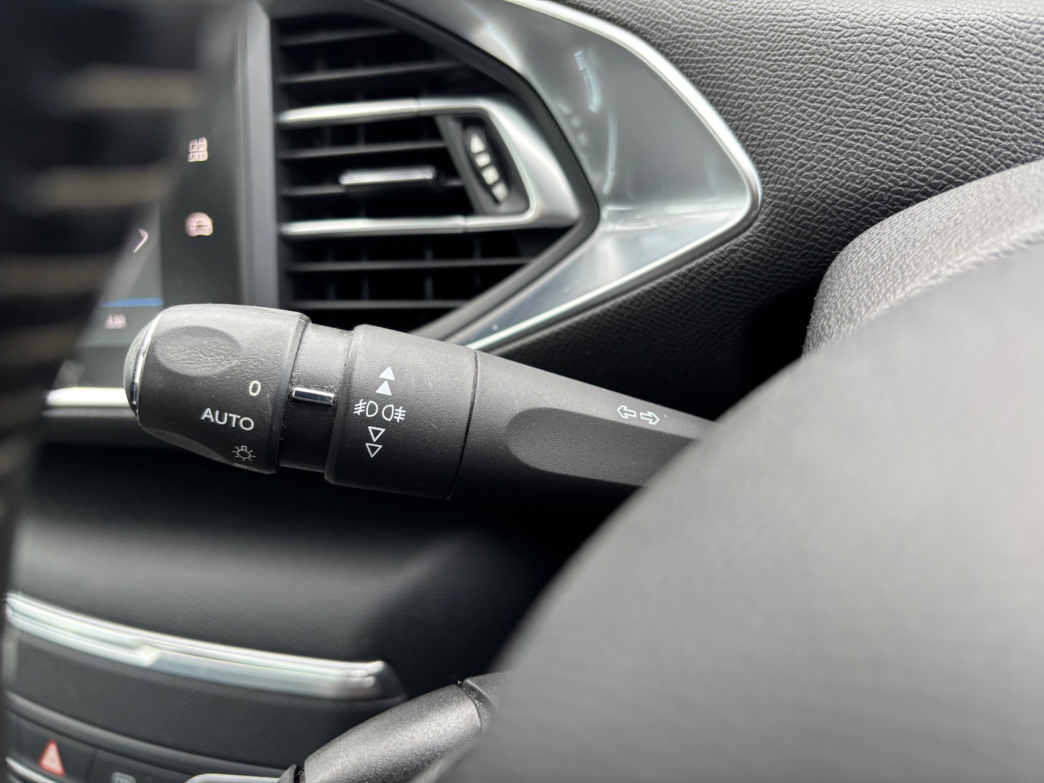 Used Peugeot 308 2017 for sale - 77930605: Photo 15