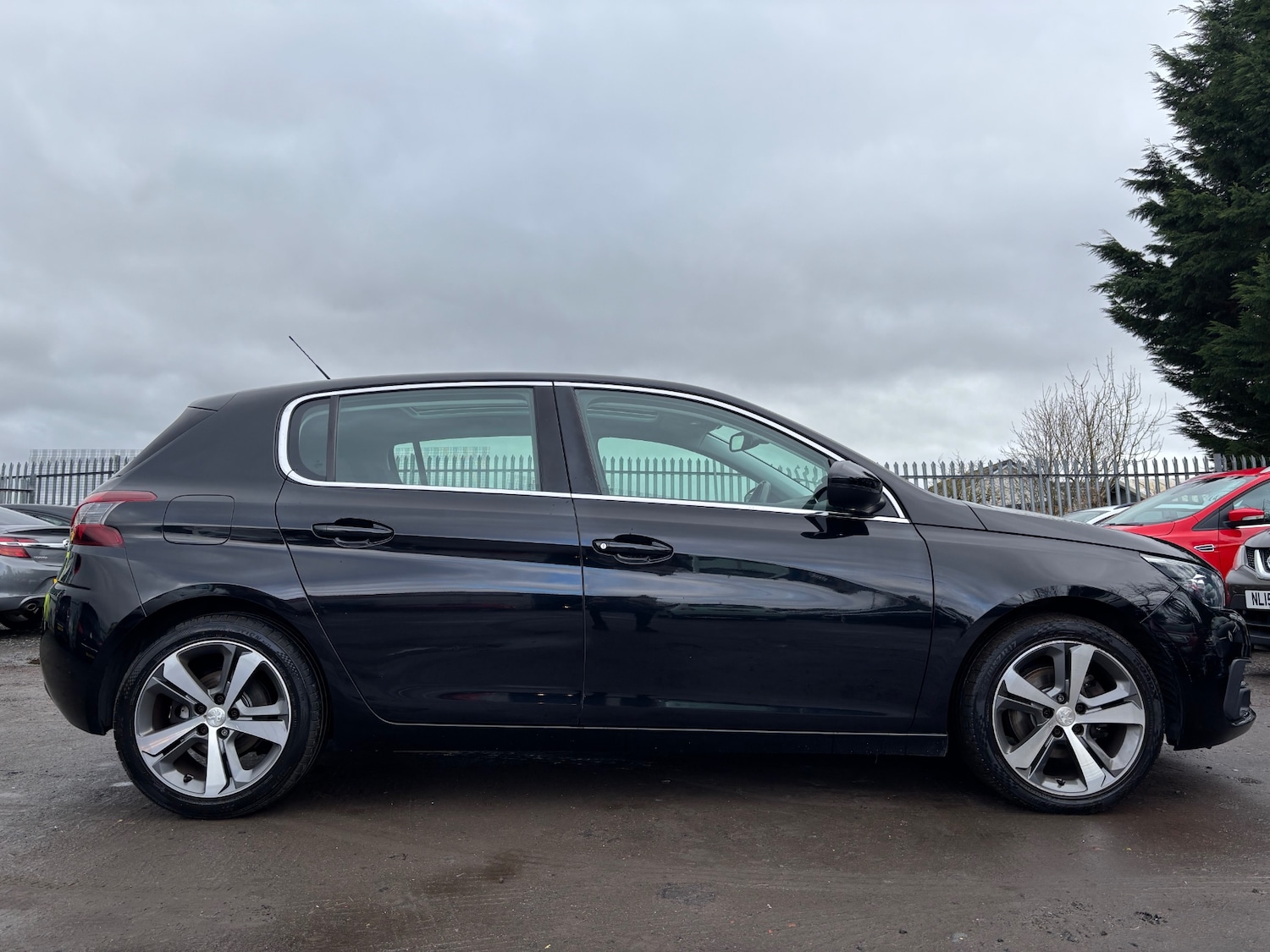 Used Peugeot 308 2017 for sale - 77930605: Photo 8