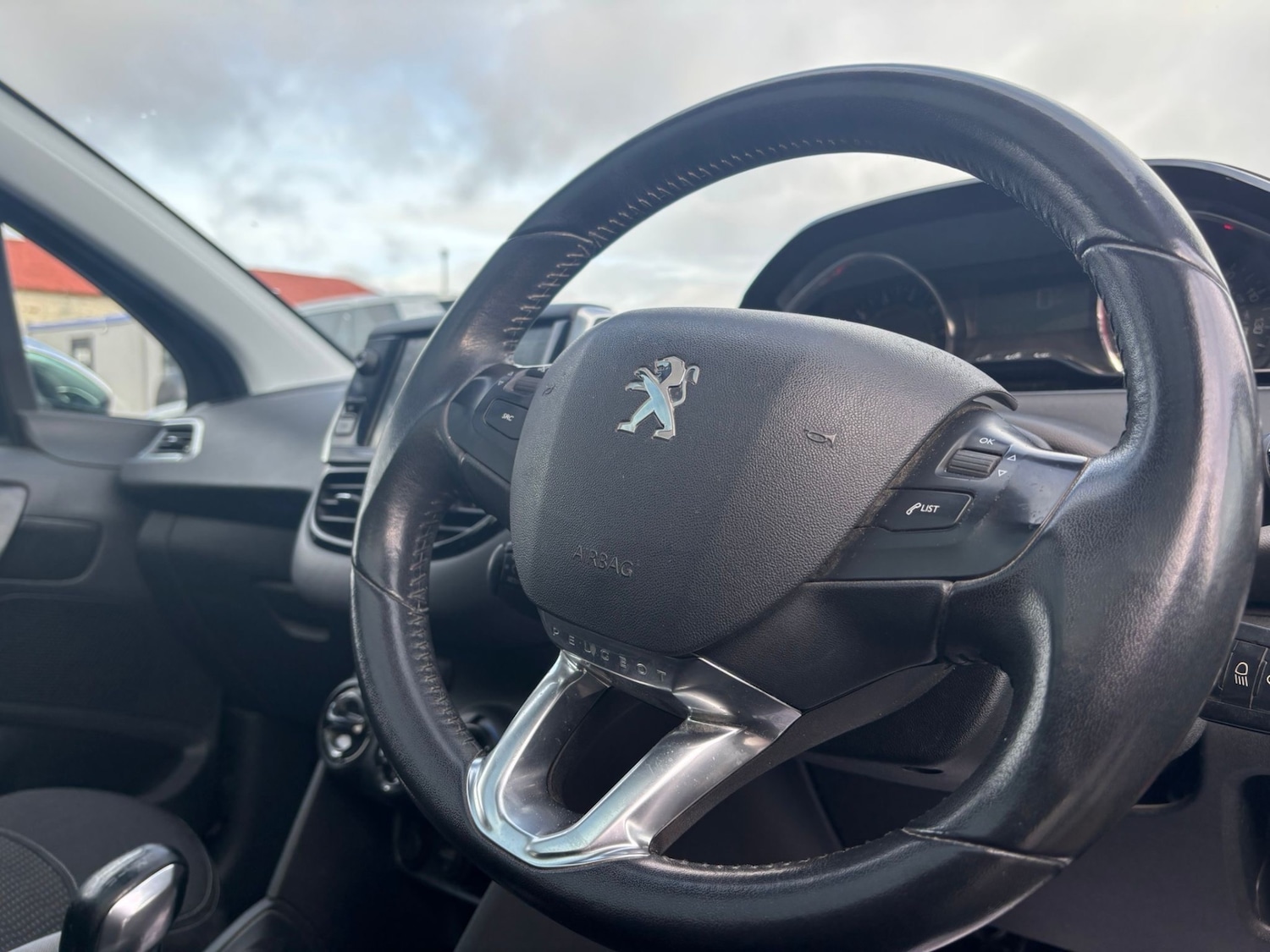 Used Peugeot 208 2015 for sale - 77617167: Photo 10