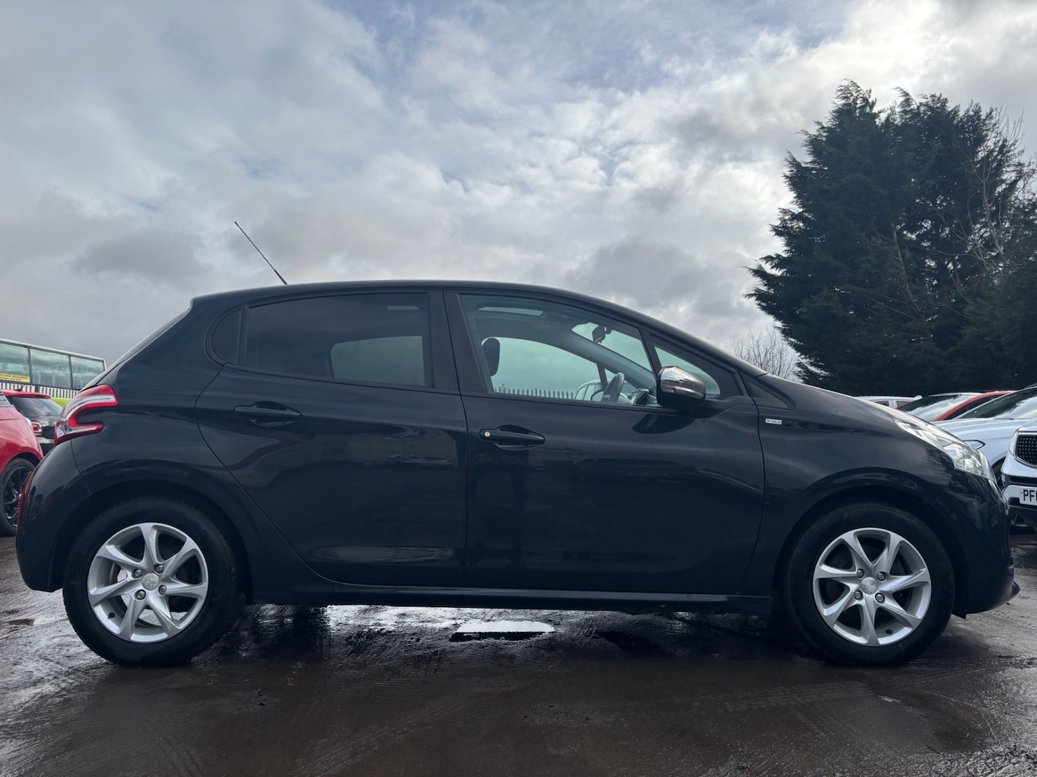 Used Peugeot 208 2015 for sale - 77617167: Photo 5