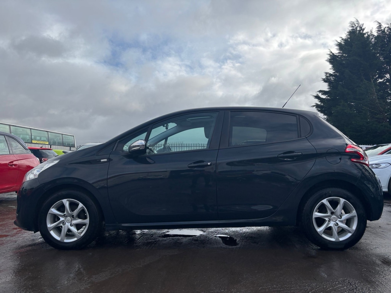 Used Peugeot 208 2015 for sale - 77617167: Photo 6