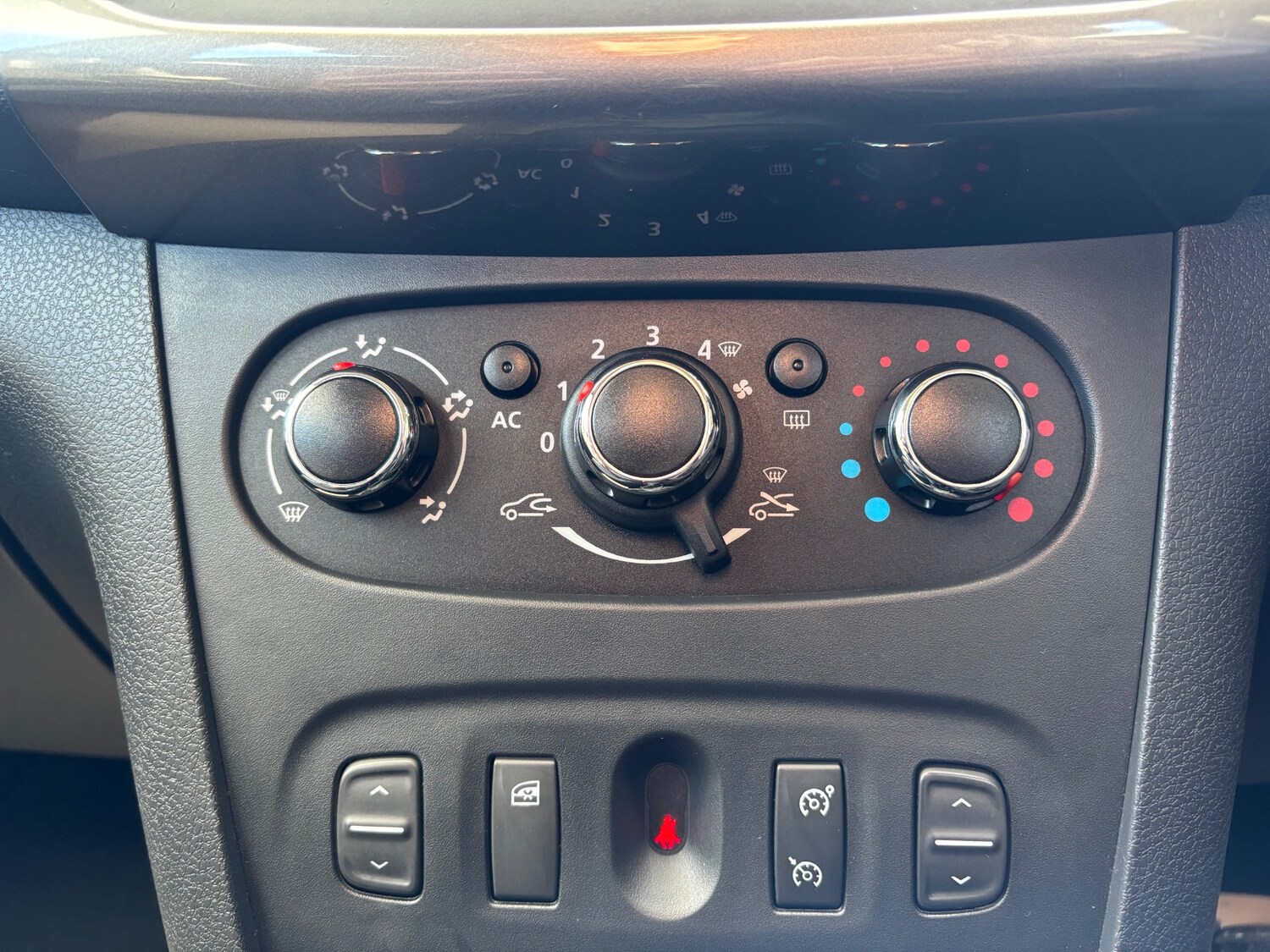 Used Dacia Sandero Stepway 2014 for sale - 76330992: Photo 14