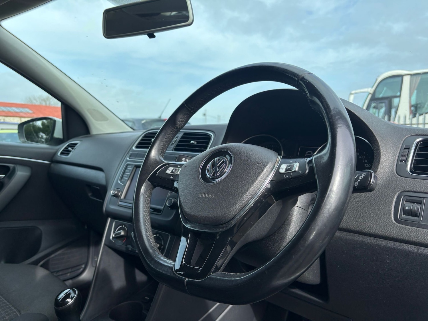 Used Volkswagen Polo 2015 for sale - 77998130: Photo 11